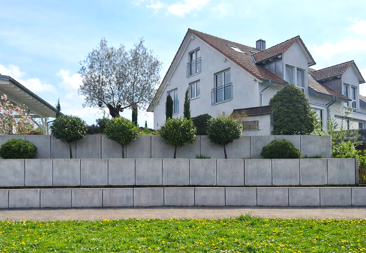 Terrasse nach der Reinigung - sauber und glänzend
